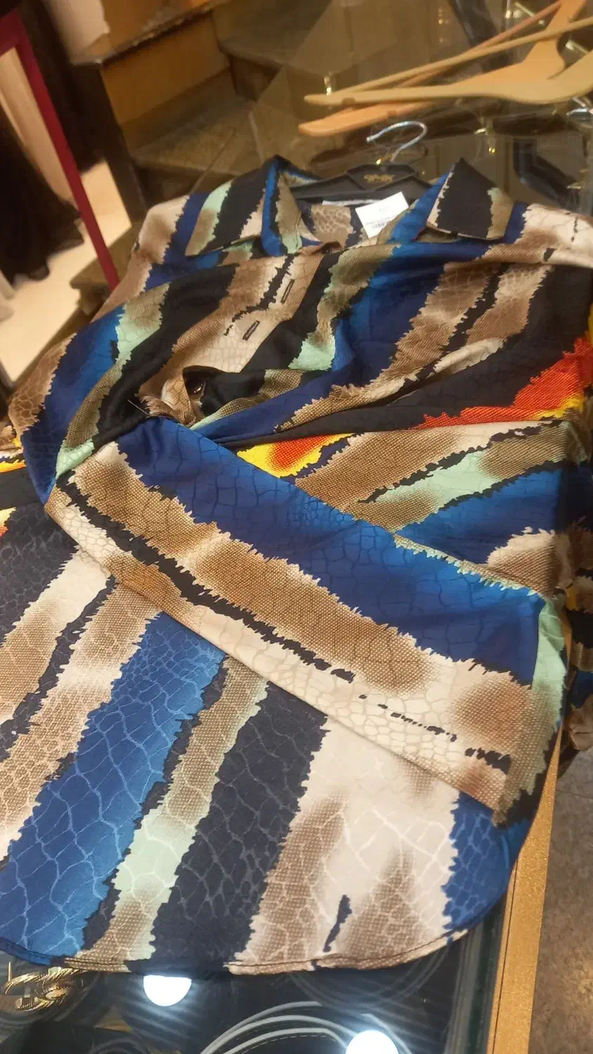 تعدادی لباس تک سایز به علت جا به جایی با قیمت خوب|لباس|شاهین‌شهر, فردوسی|دیوار