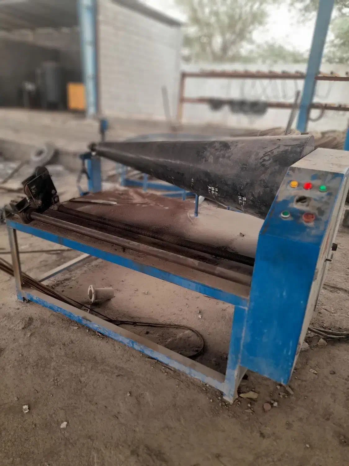 استخدام آرماتوربند و بتن ریز و کارگر ساده|استخدام صنعتی، فنی، مهندسی|میناب, |دیوار