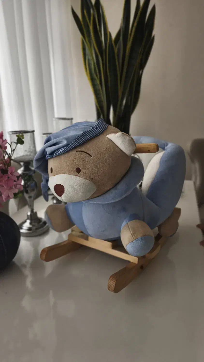 عروسک خرسی بزرگ و  پایه چوبی برای سواری کودکان|اسباب‌بازی بچه|مراغه, |دیوار