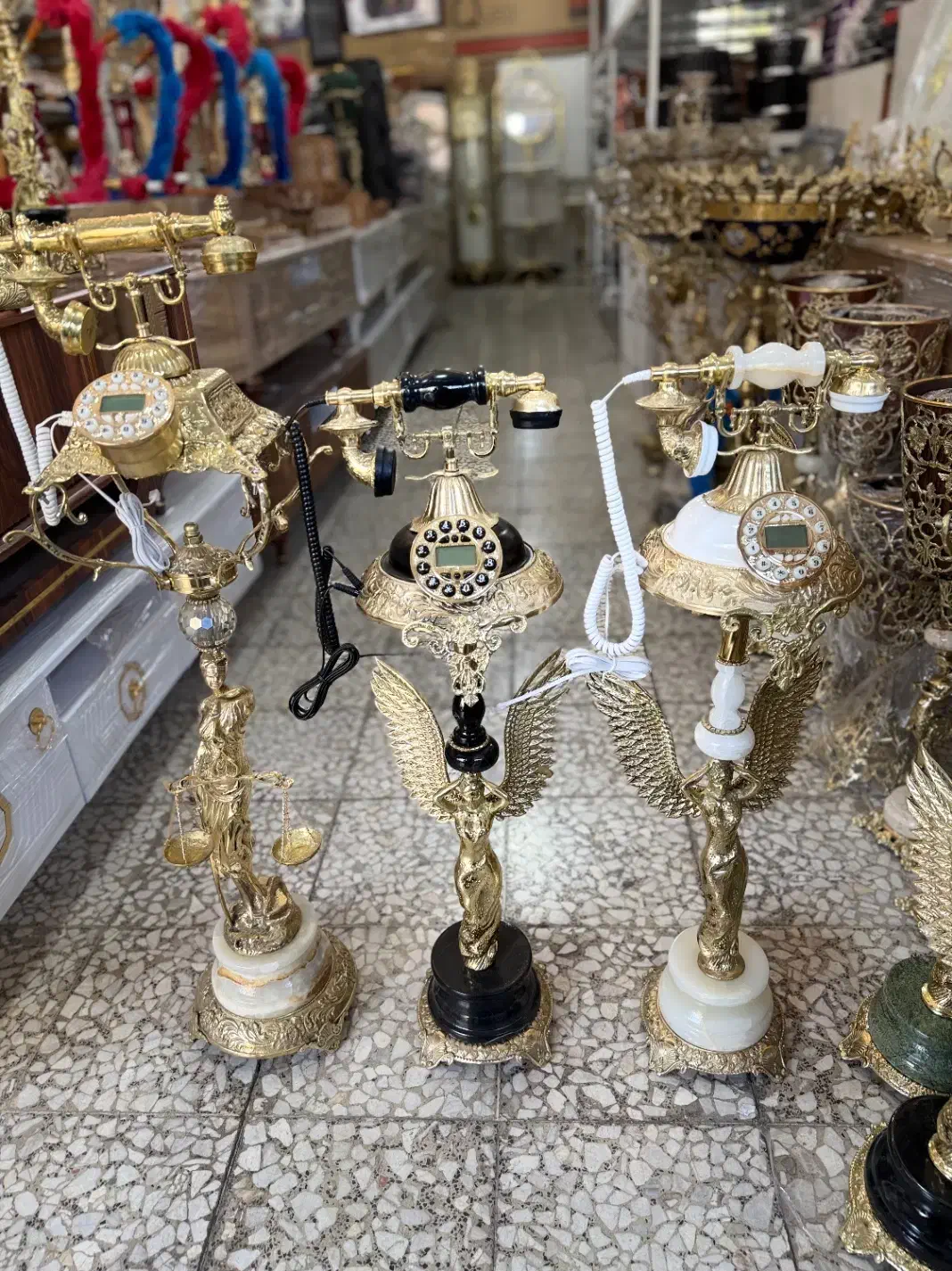 کنار سالنی برنز|کلکسیون اشیاء عتیقه|الیگودرز, |دیوار