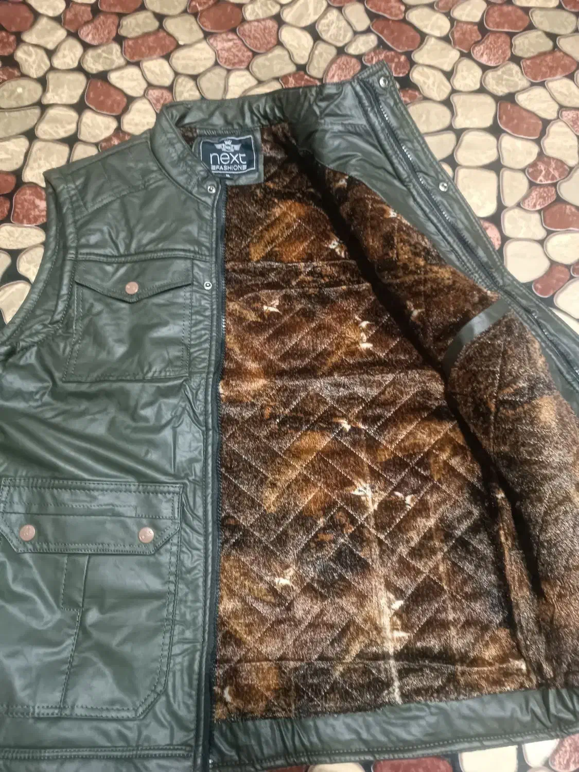 جلیقه چرمی|لباس|خاش, |دیوار