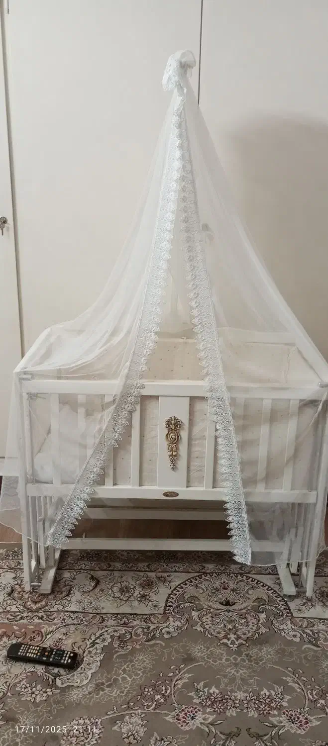 تخت نوزاد حالت گهواره ایی در حدنو|تخت و صندلی بچه|تهران, سلیمانی|دیوار