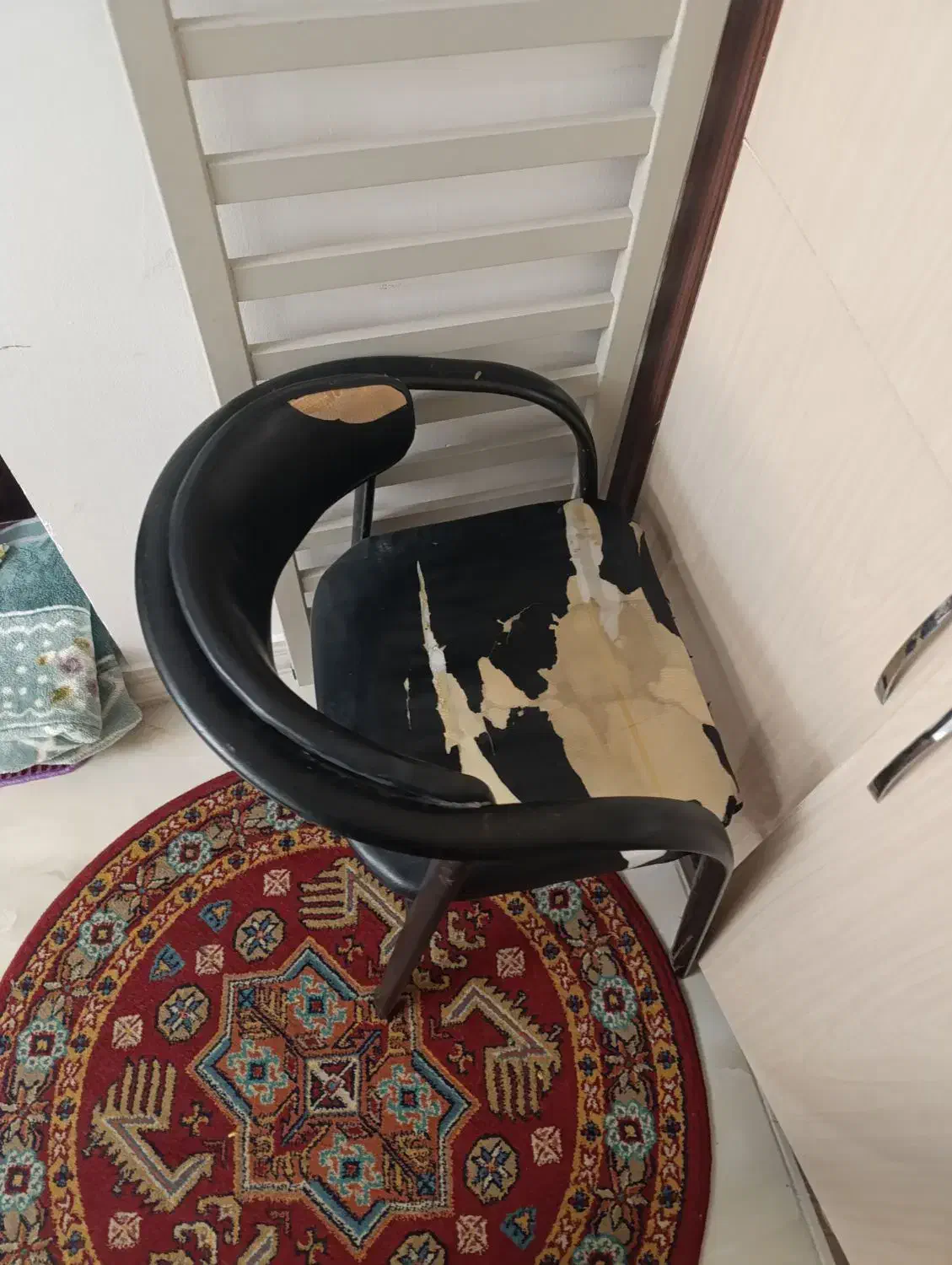 صندلی آهنی|صندلی و نیمکت|شهریار, رزکان|دیوار