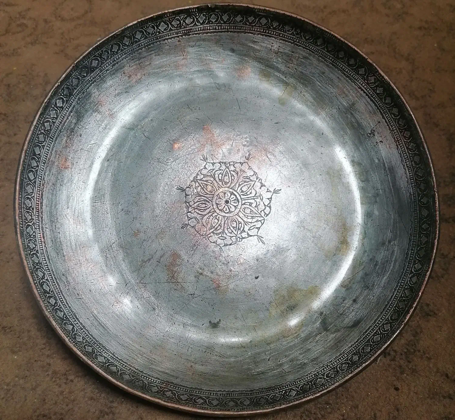 عتیقه سینی مسی قلمزنی|کلکسیون اشیاء عتیقه|قم, خاکفرج|دیوار