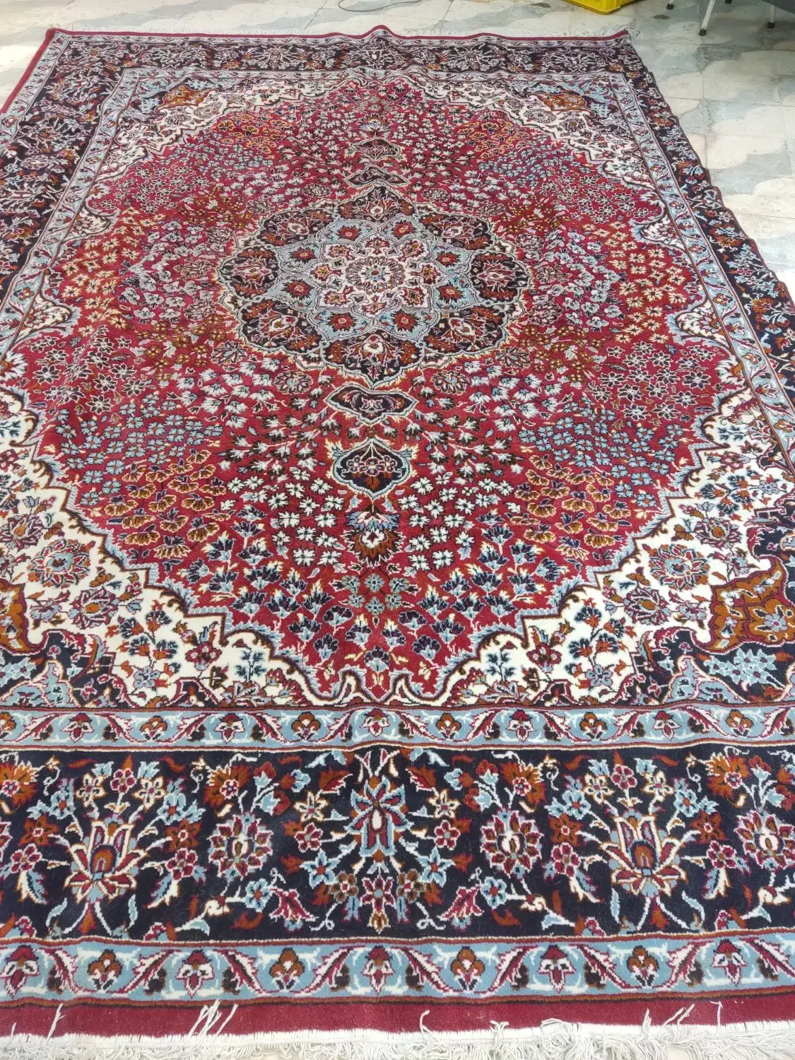 یک عدد فرش دوازده یک عدد شش متری|فرش|شیراز, محراب|دیوار