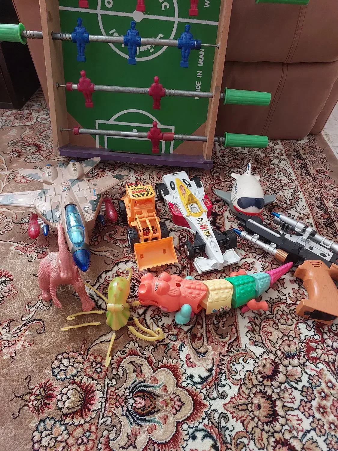 تعدادی اسباب بازی و فوتبال دستی|اسباب‌بازی بچه|تهران, مینی‌سیتی (شهرک نفت)|دیوار