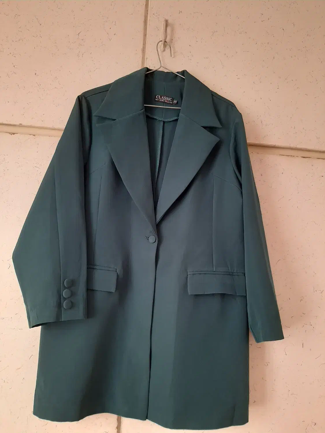 کت و شلوار و مانتو زنانه|لباس|اندیشه, اندیشه فاز ۲|دیوار