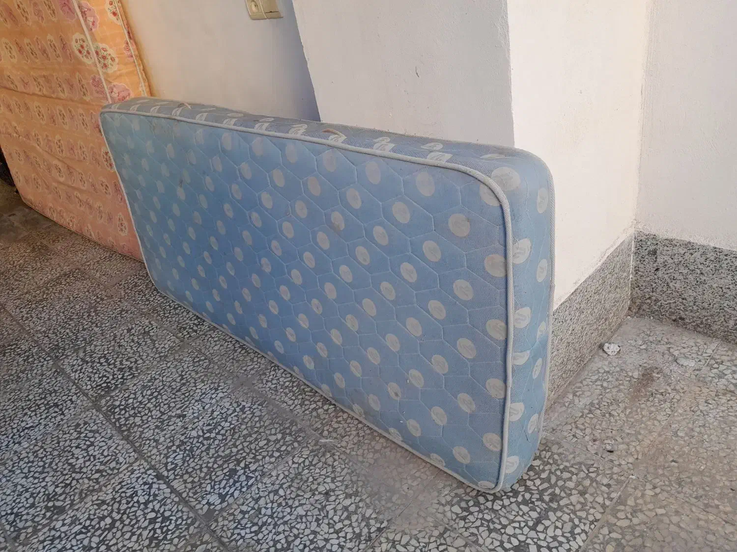 تشک|تشک تختخواب|گنبد کاووس, |دیوار