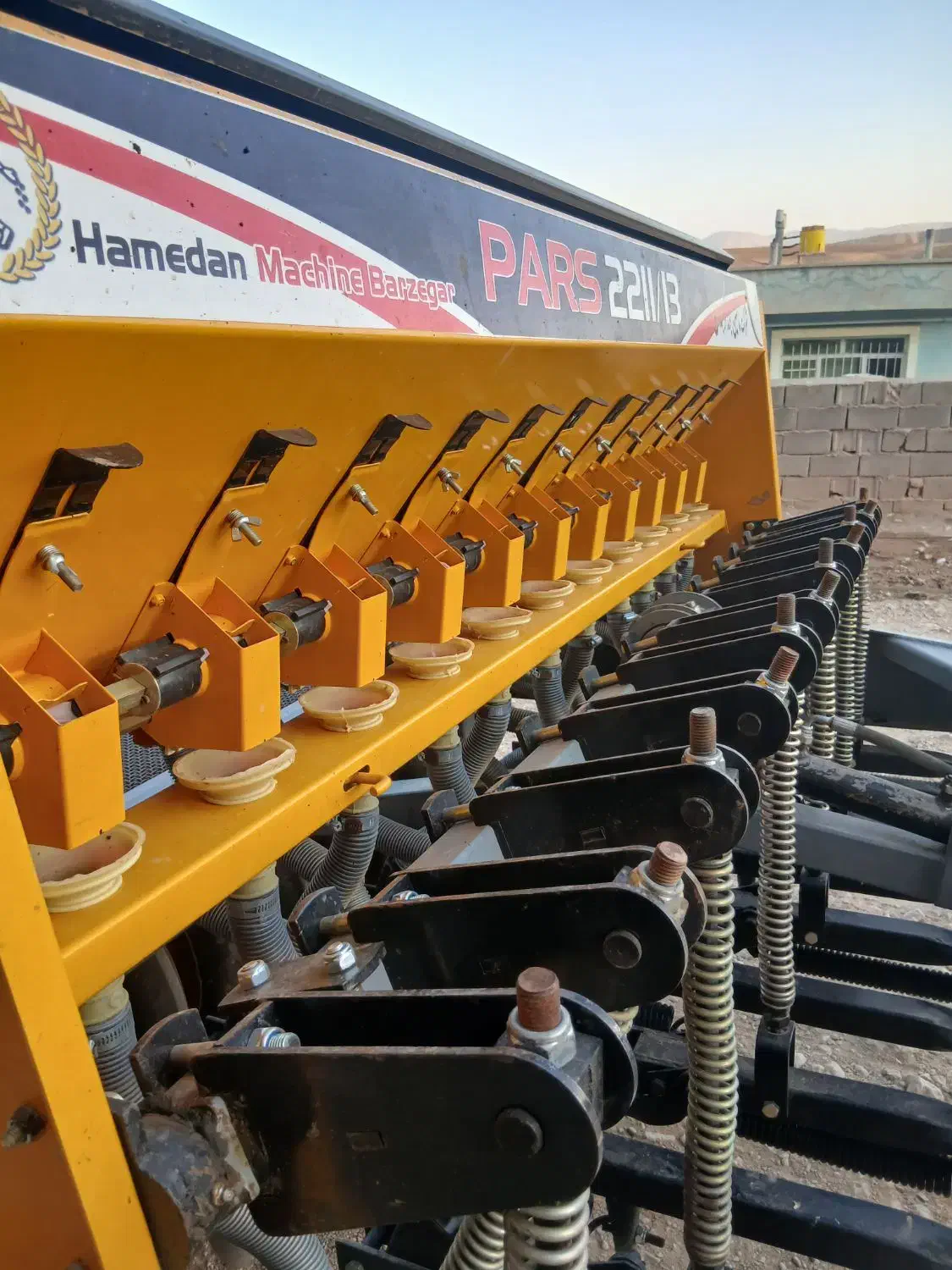 عمیقکار برزگر همدان|ماشین‌آلات صنعتی|قیدار, |دیوار