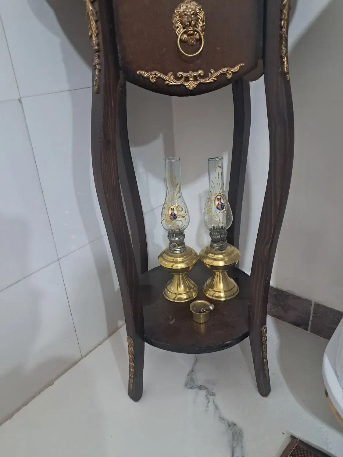 سماور برنج  با میز|صنایع دستی و سایر لوازم تزئینی|اردبیل, |دیوار