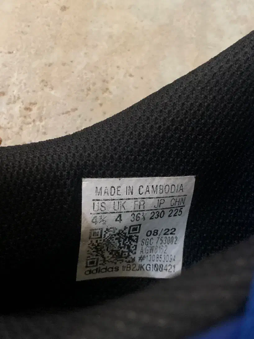 کفش فوتبال زمین چمن adidas اصل سایز ۳۶،۵|کیف، کفش، کمربند|شیراز, پارک آزادی|دیوار