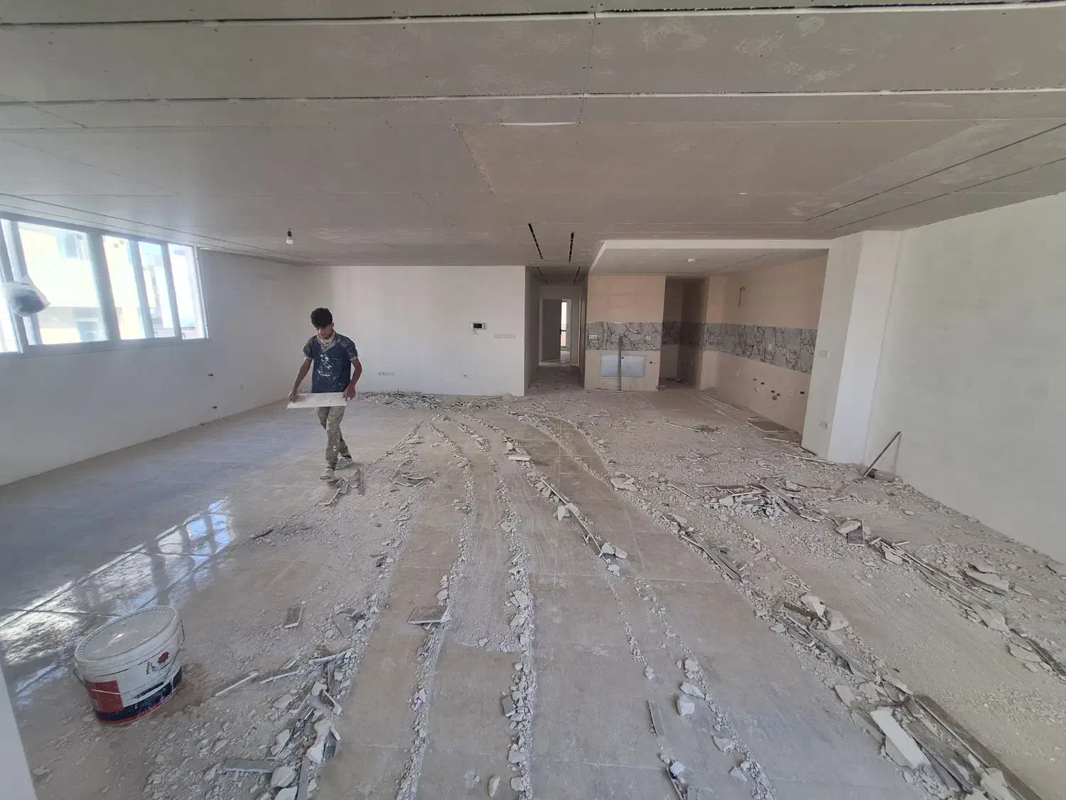 نقاشی ساختمان  متراژ بالا با دستگاه ایرلس|خدمات پیشه و مهارت|شیراز, فرگاز|دیوار