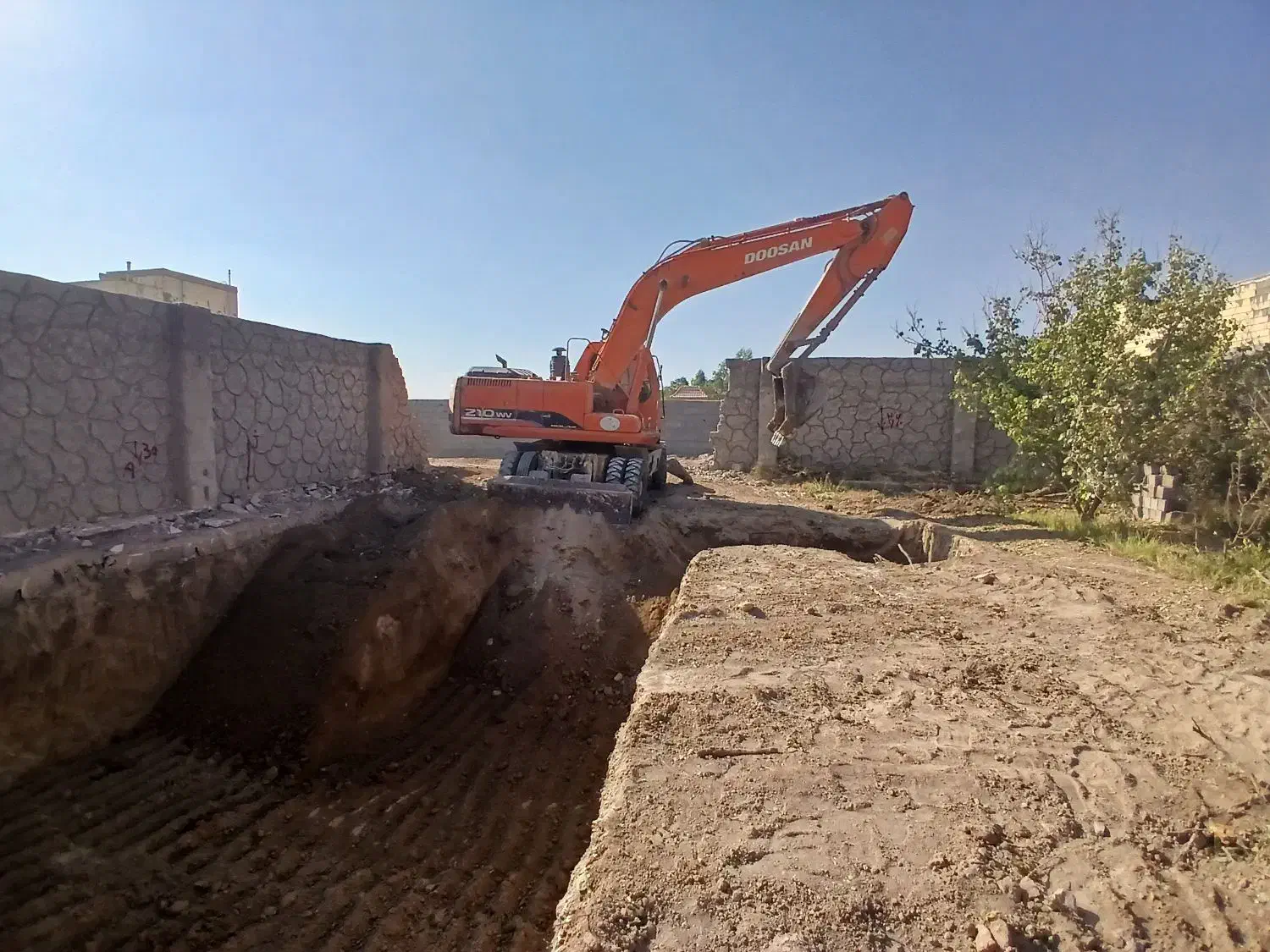 حفاری خاکبرداری تخریب ساختمان تضمینی|خدمات پیشه و مهارت|برخوار, |دیوار