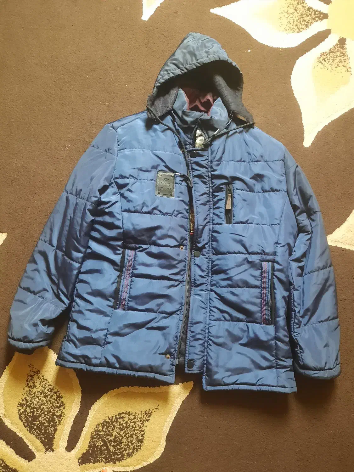 دو عدد کاپشن نو|لباس|ساری, |دیوار