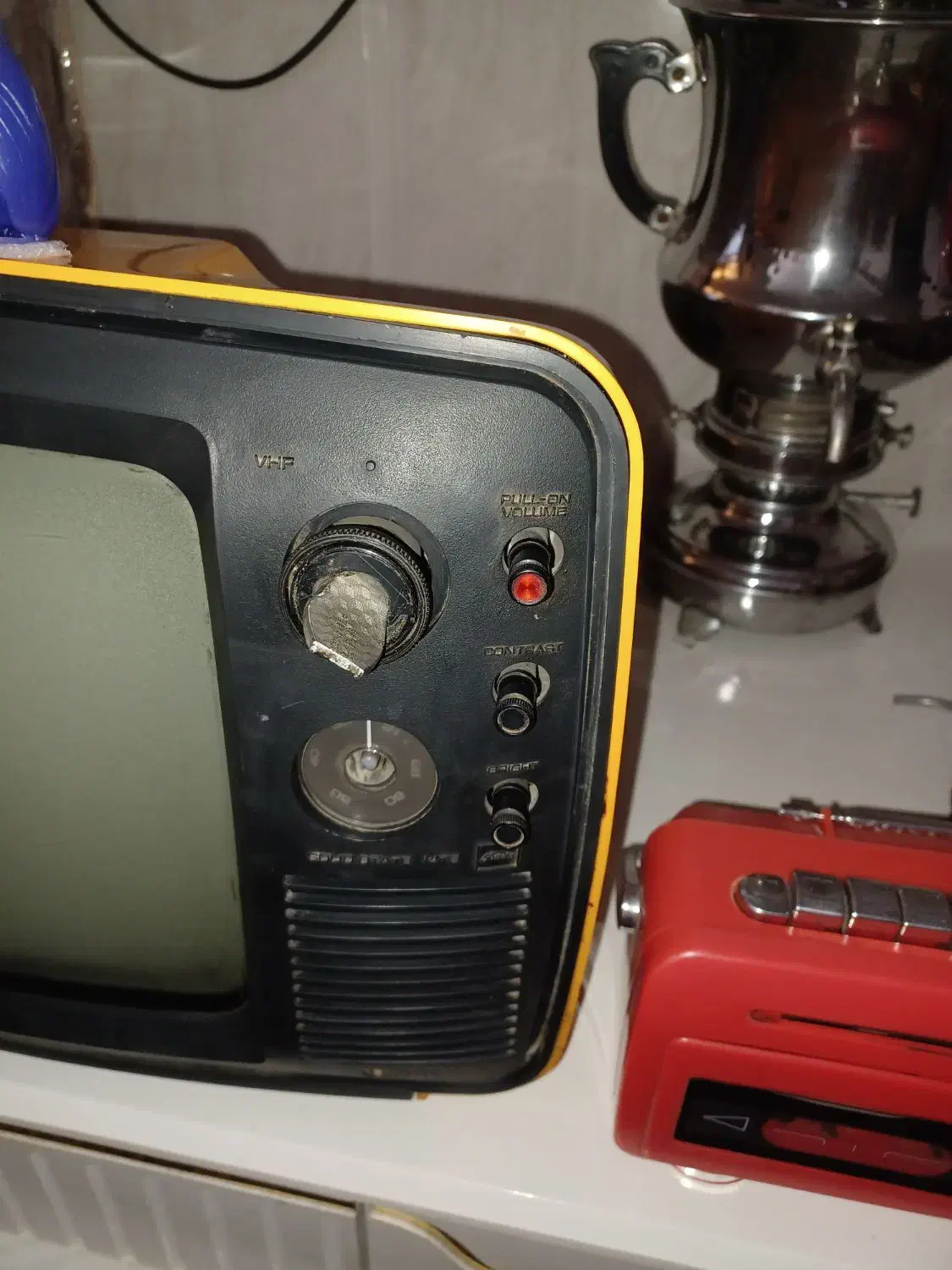 تلویزیون قدیمی|کلکسیون اشیاء عتیقه|نیشابور, هفده شهریور|دیوار