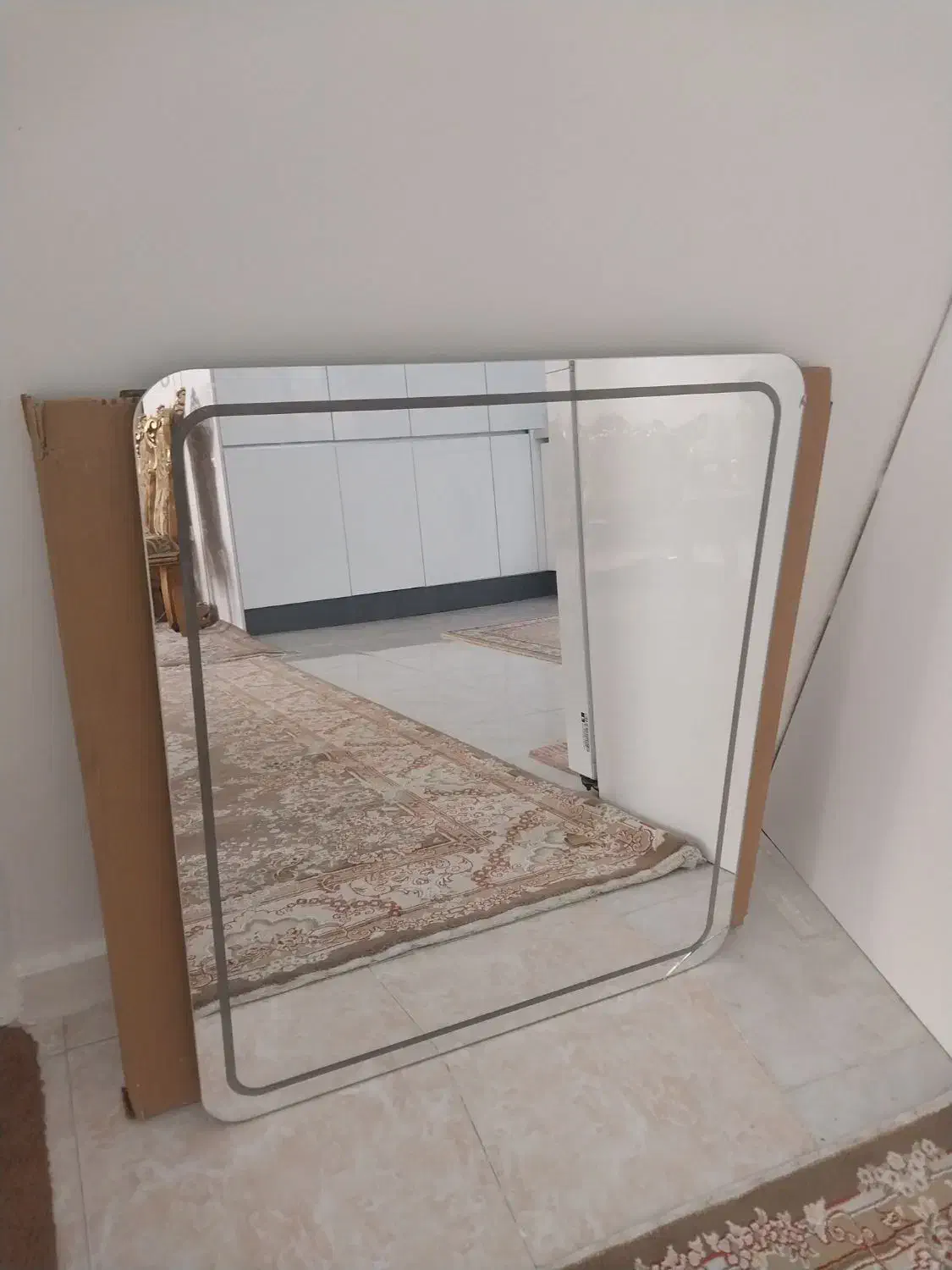 آینه|آینه|تهران, گلستان (شهرک راه آهن)|دیوار