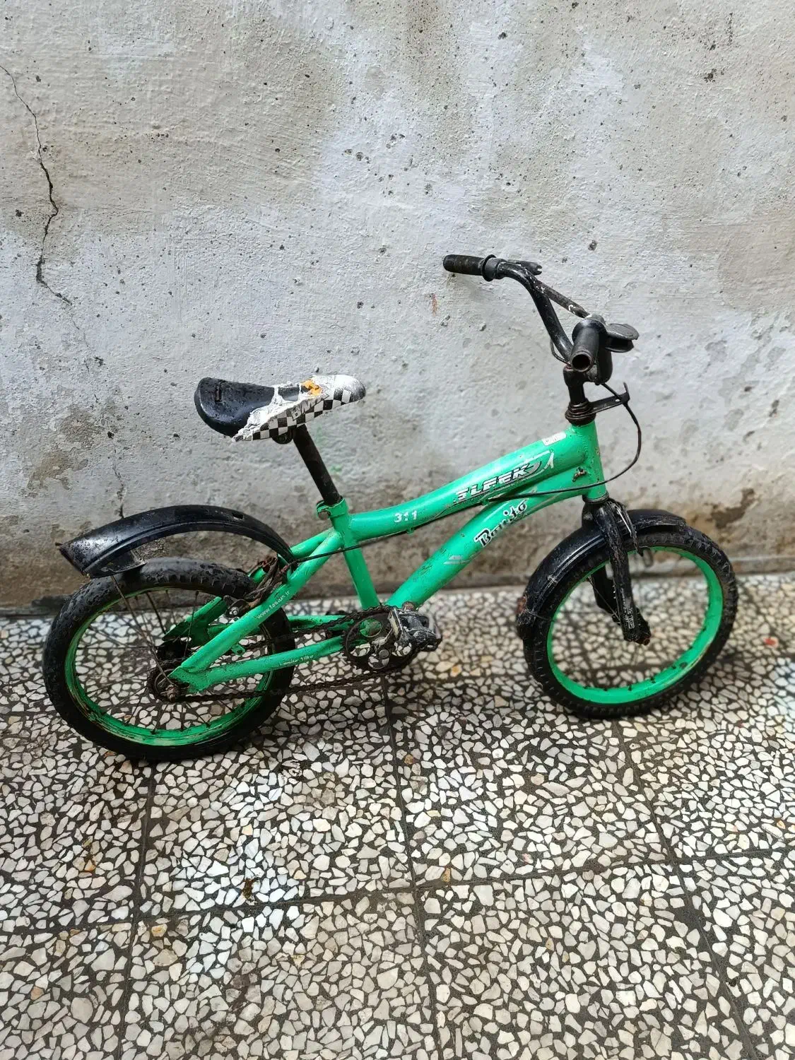 دوچرخه|دوچرخه، اسکیت، اسکوتر|بابل, |دیوار