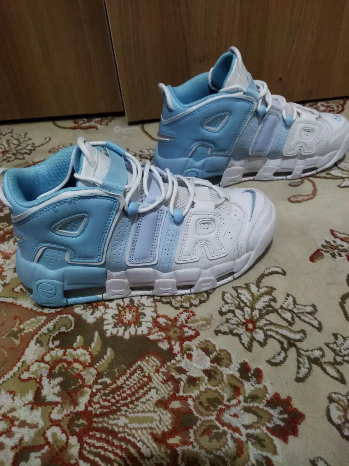 کتونی|کیف، کفش، کمربند|ری, منصوریه منگل|دیوار