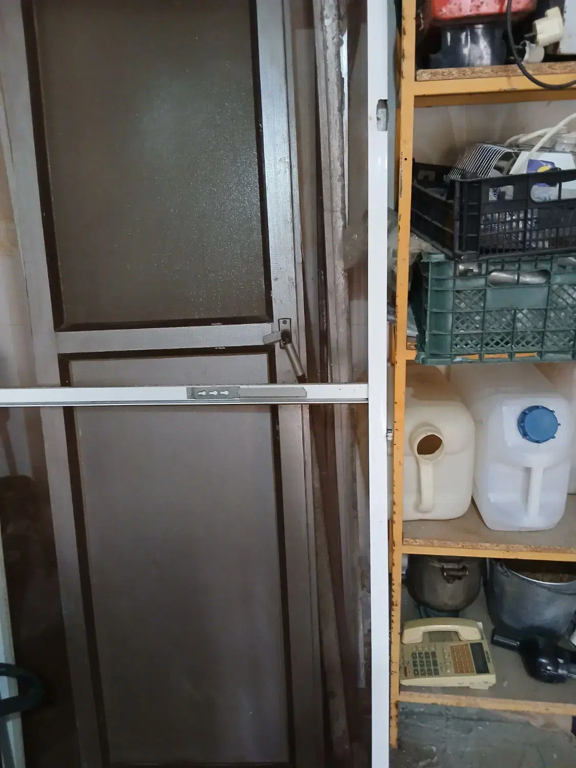 درب آلمنیومی|مصالح و تجهیزات ساختمان|ساوه, |دیوار