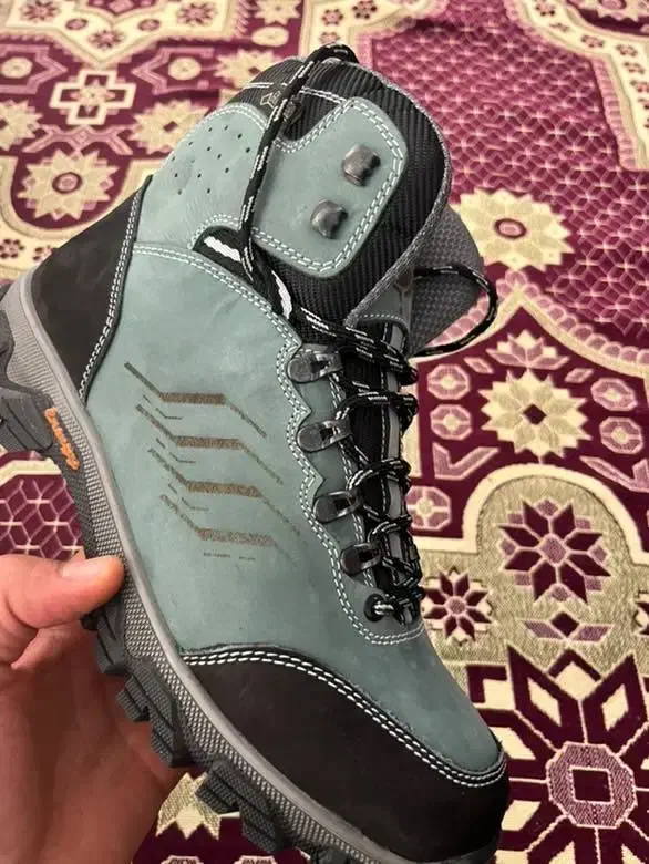 یک جفت کفش کوهنوردی دست اول و کیسه خواب نو|کوهنوردی و کمپینگ|شهرکرد, |دیوار