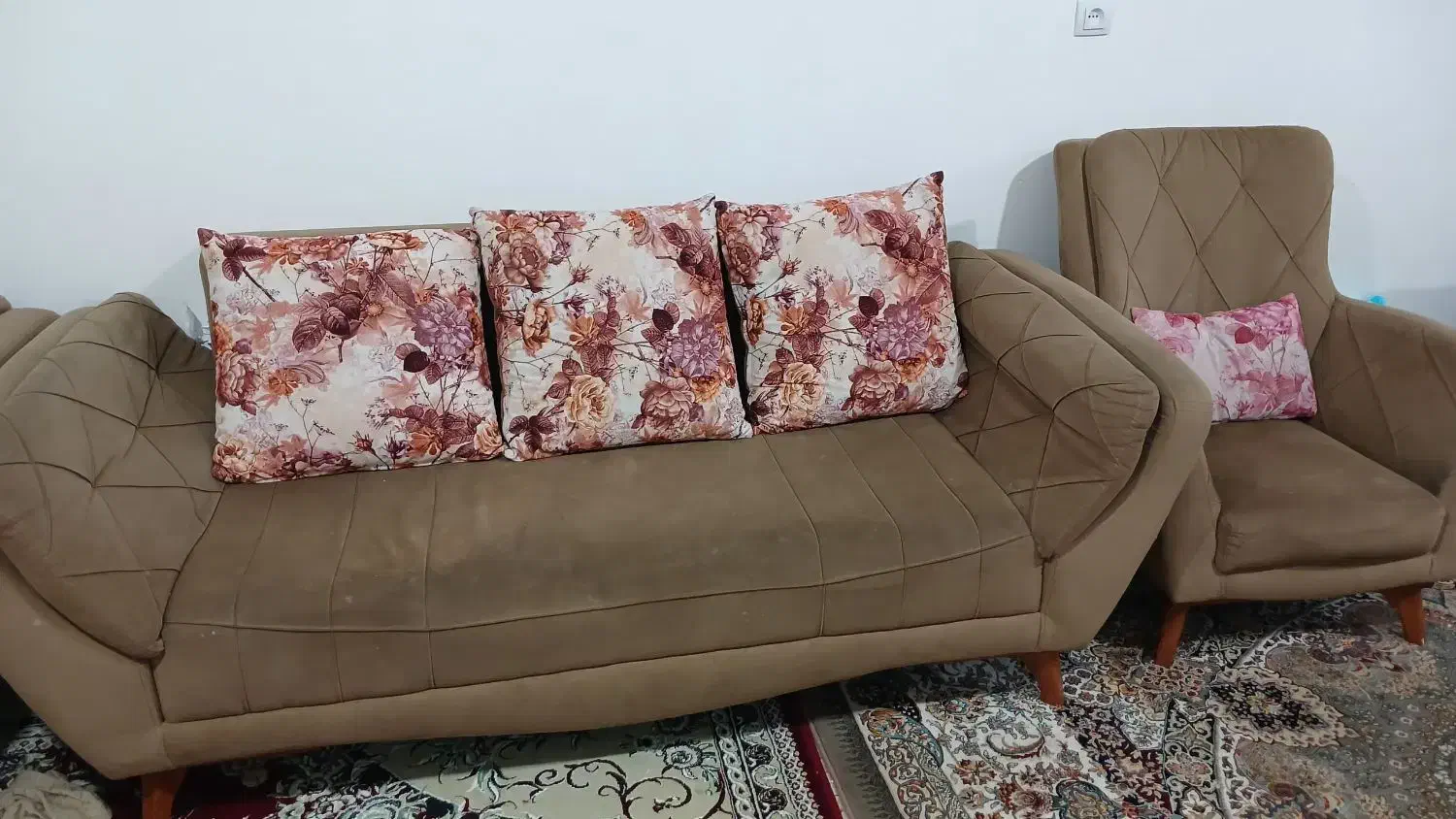 با سلام مبل ۷نفره کاملا سالم فقط شست و شو میخواد|مبلمان خانگی و میز عسلی|میمند, |دیوار