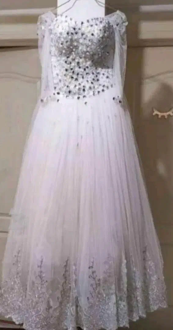 لباس عروس کمرگنی و سنگدوزی شده|لباس|شهریار, کهنز|دیوار