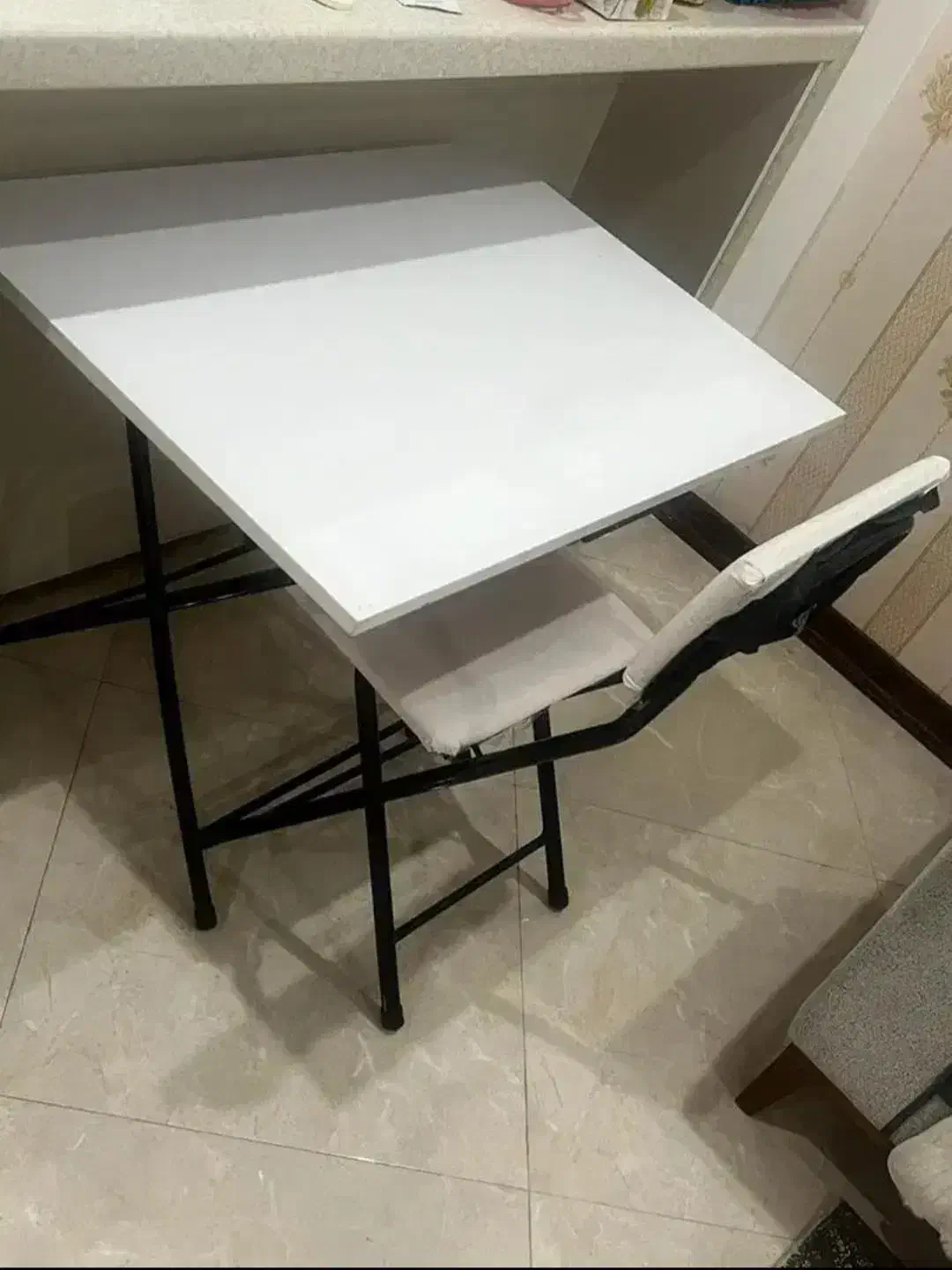 میز تحریر تاشو مناسب برای تمام سنین|میز تحریر و کامپیوتر|نی‌ریز, |دیوار