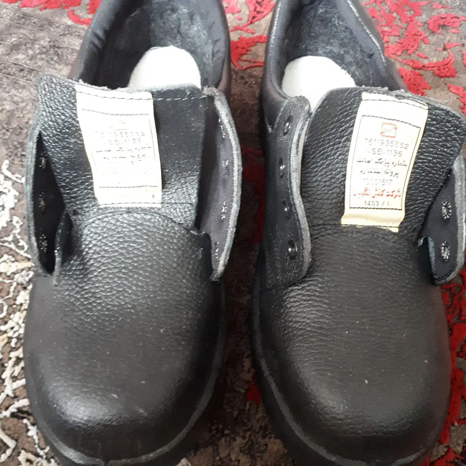 کفش کار|کیف، کفش، کمربند|فردیس, نگارستان|دیوار