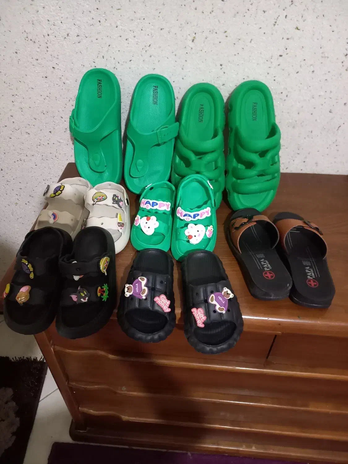 دمپایی|کیف، کفش، کمربند|پرند, فاز ۶|دیوار