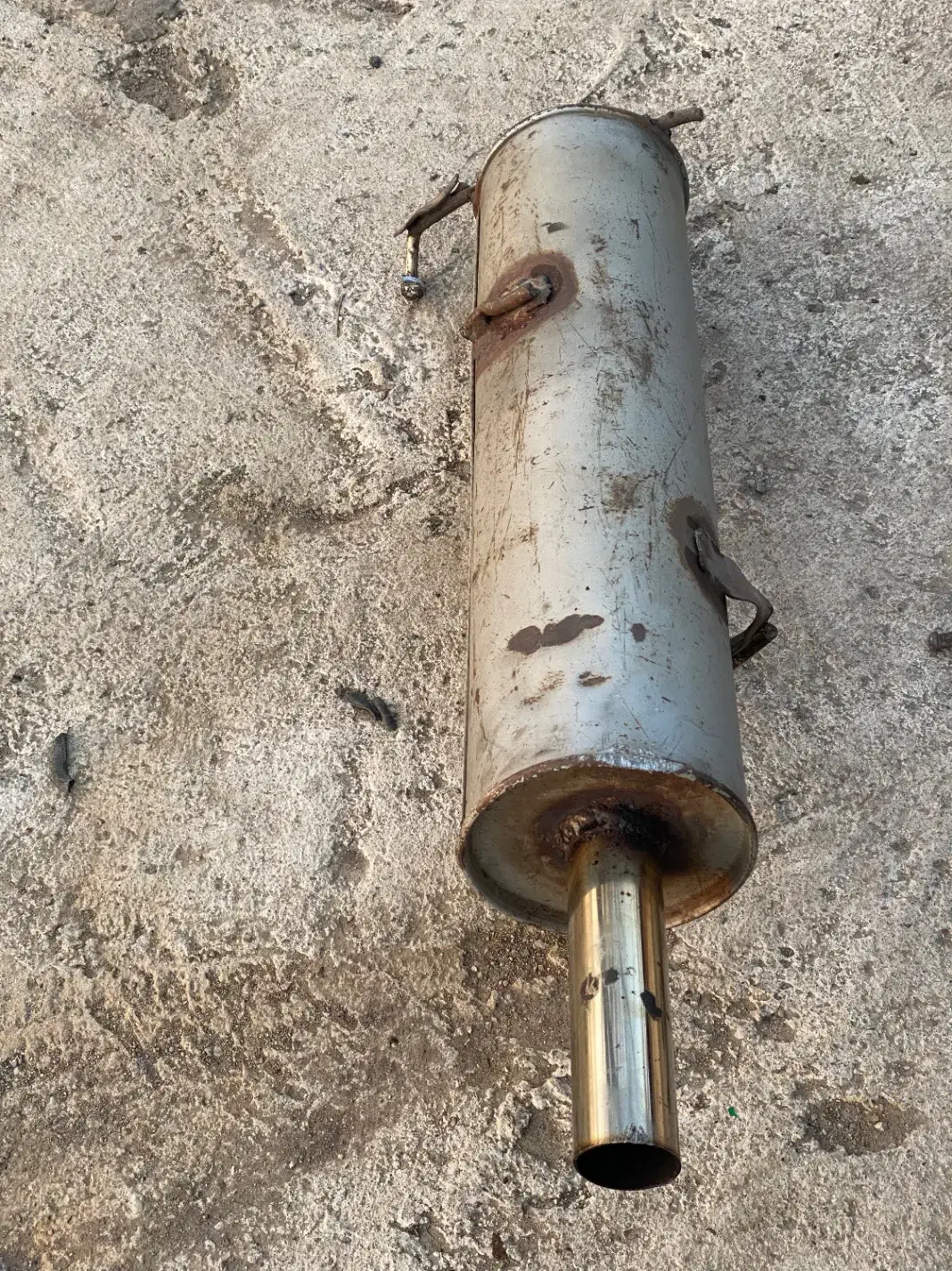 ۲ عدد اگزوز|قطعات یدکی و لوازم جانبی|رشت, نخودچر|دیوار