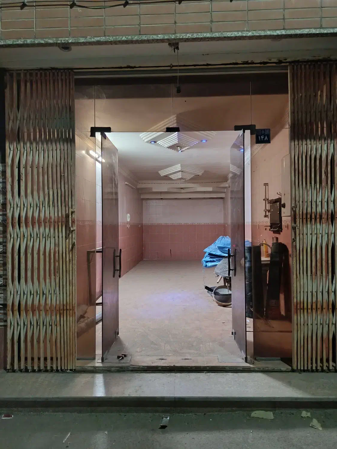 مغازه تجاری ، انباری|اجارهٔ مغازه و غرفه|اصفهان, حصه جنوبی|دیوار