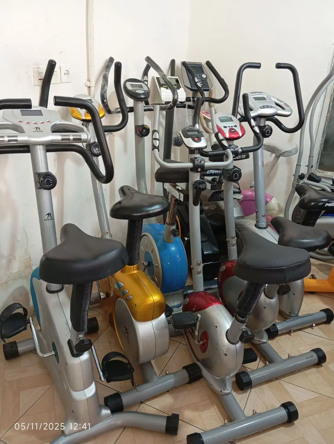 دوچرخه ثابت در حد نو نو،نمایشگر دیجیتالی|تجهیزات ورزشی|کرج, ساسانی (قلمستان)|دیوار