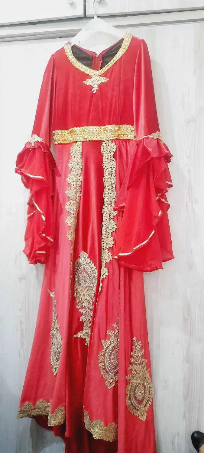 لباس یلدایی و کریسمسی|لباس|بومهن, |دیوار