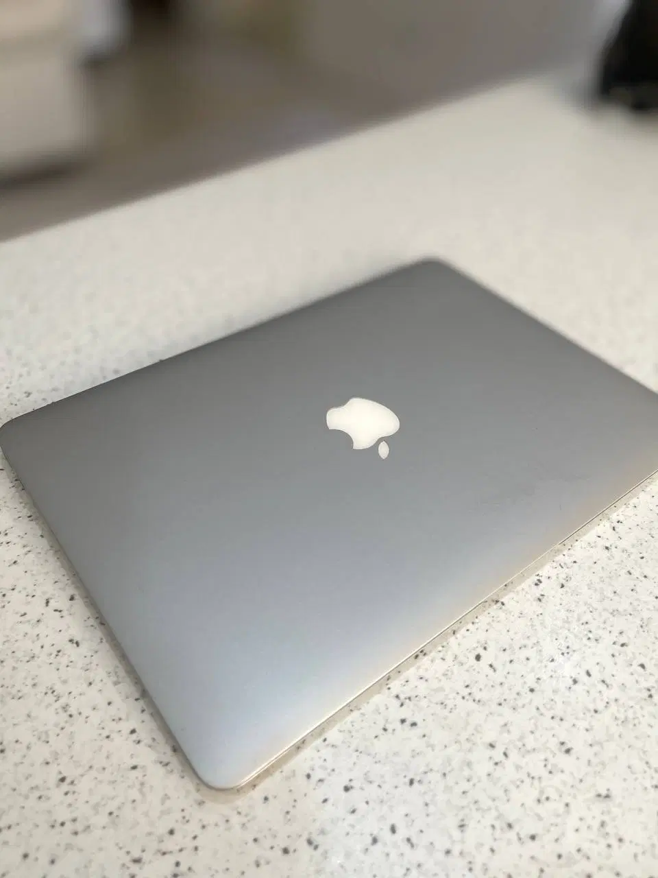 MacBook Air 2012|رایانه همراه|اندیشه, اندیشه فاز ۱|دیوار
