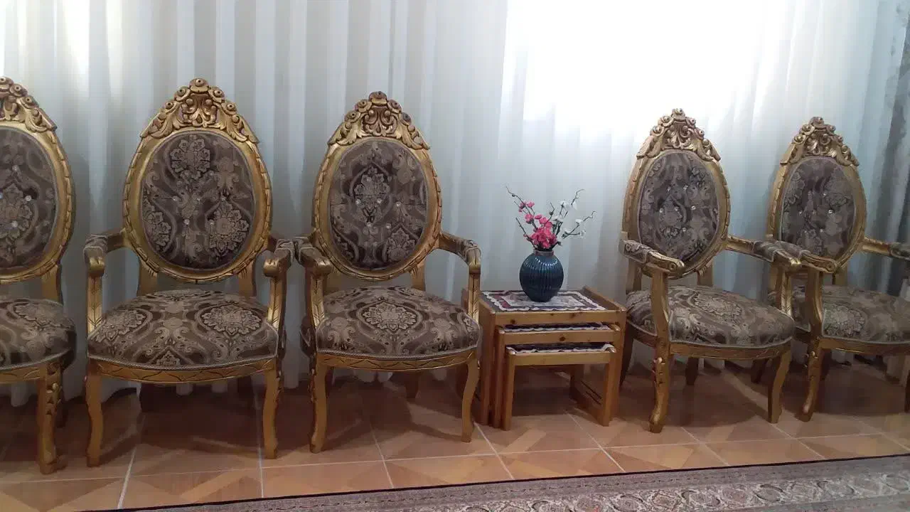 مبل سلطنتی ۹ نفره با یک عدد میز جلو مبلی|مبلمان خانگی و میز عسلی|بهشهر, |دیوار