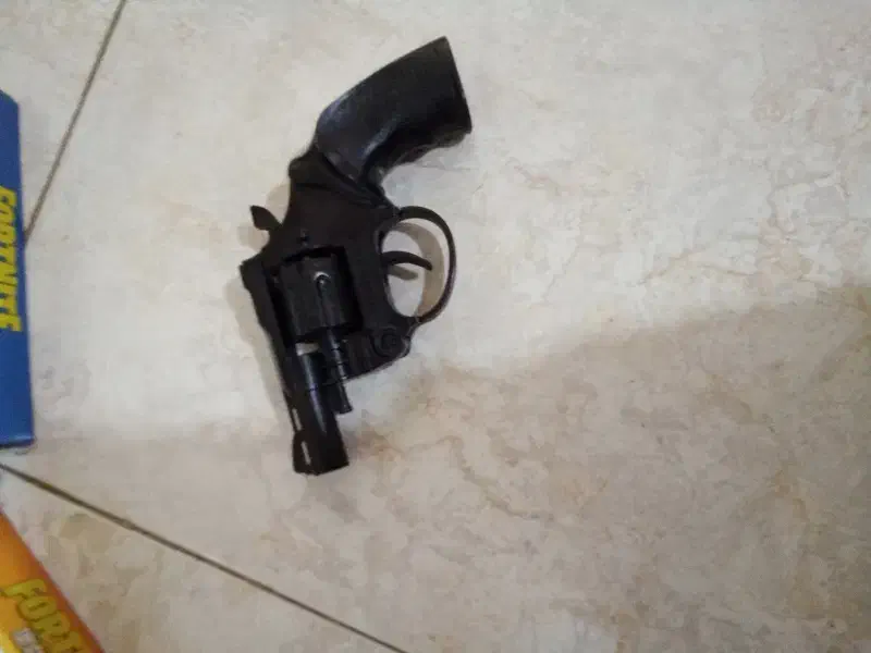 تفنگ اسباب بازی|اسباببازی|هشتگرد, شهرک بعثت|دیوار