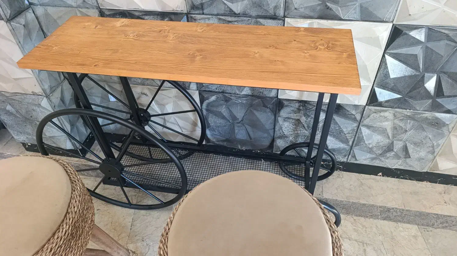 میز و دو عدد صندلی|میز و صندلی غذاخوری|ساری, |دیوار