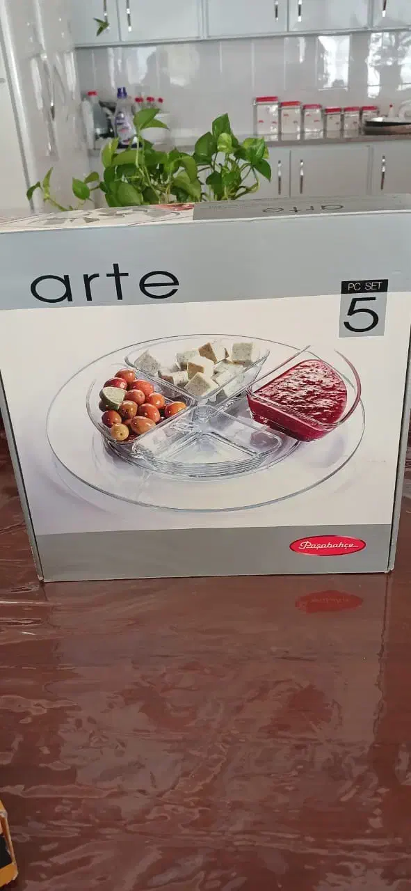 مجموعه  ظروف  کریستال و سرامیکی|ظروف سرو و پذیرایی|شاهین‌شهر, فردوسی|دیوار