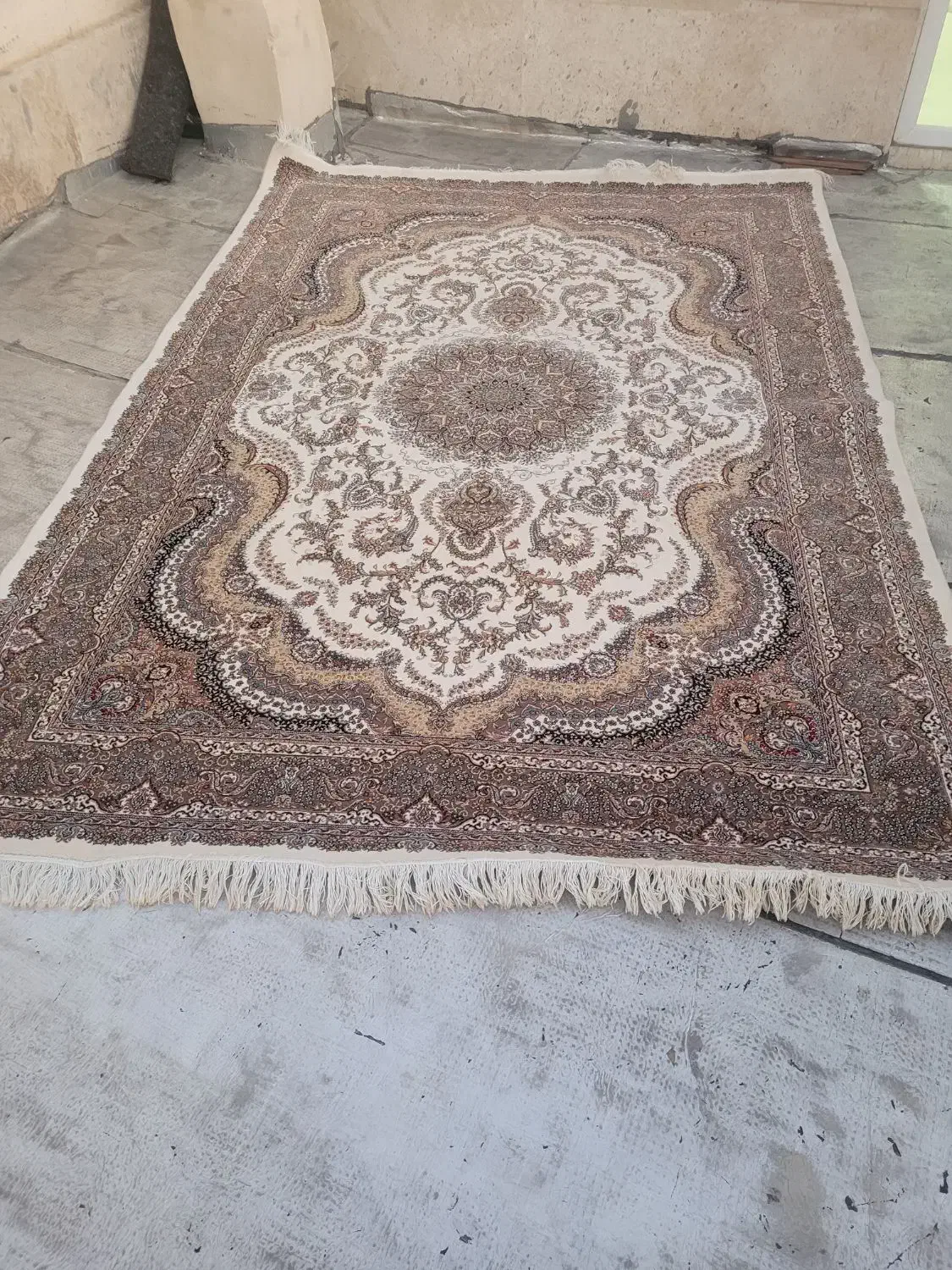 فرش ی ۹ متری ۷۰۰شانه.   ی ۶متری ۱۲۰۰شانه|فرش|خمین, |دیوار