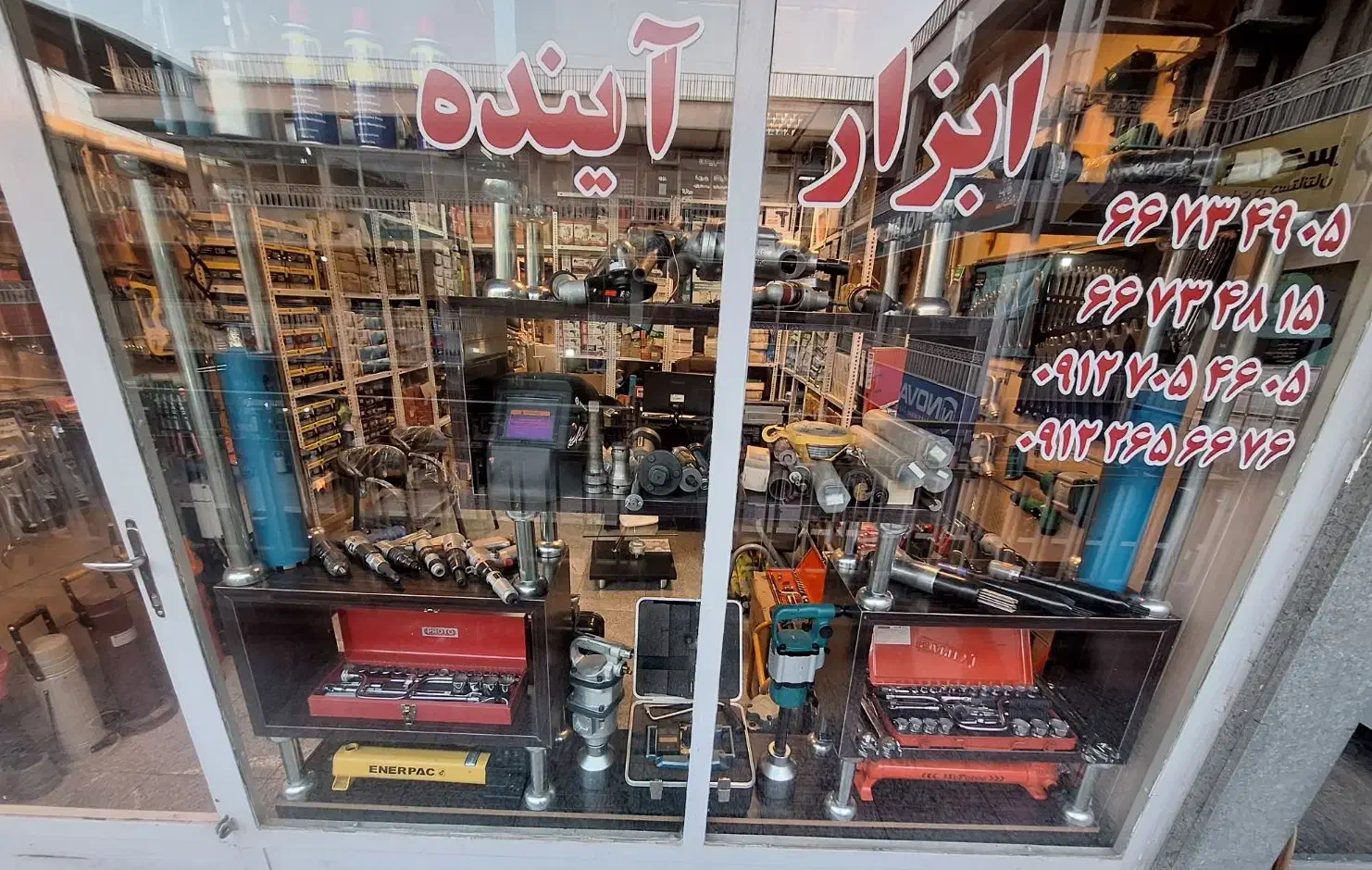 استخدام کارمند|استخدام خدمات فروشگاه و رستوران|تهران, حسن‌آباد|دیوار