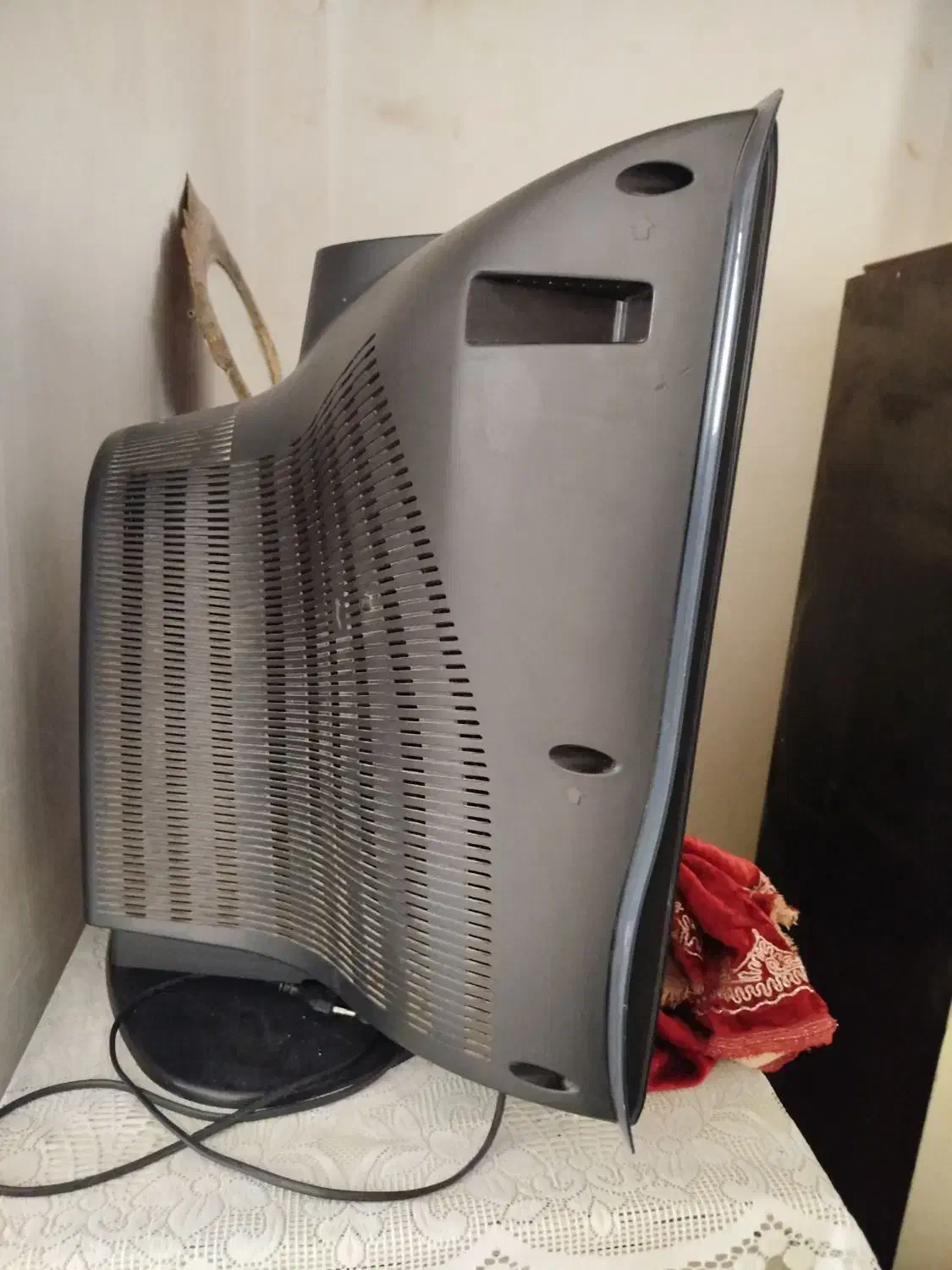 تلوزیون سالم در حد نو|تلویزیون و پروژکتور|کرمان, |دیوار