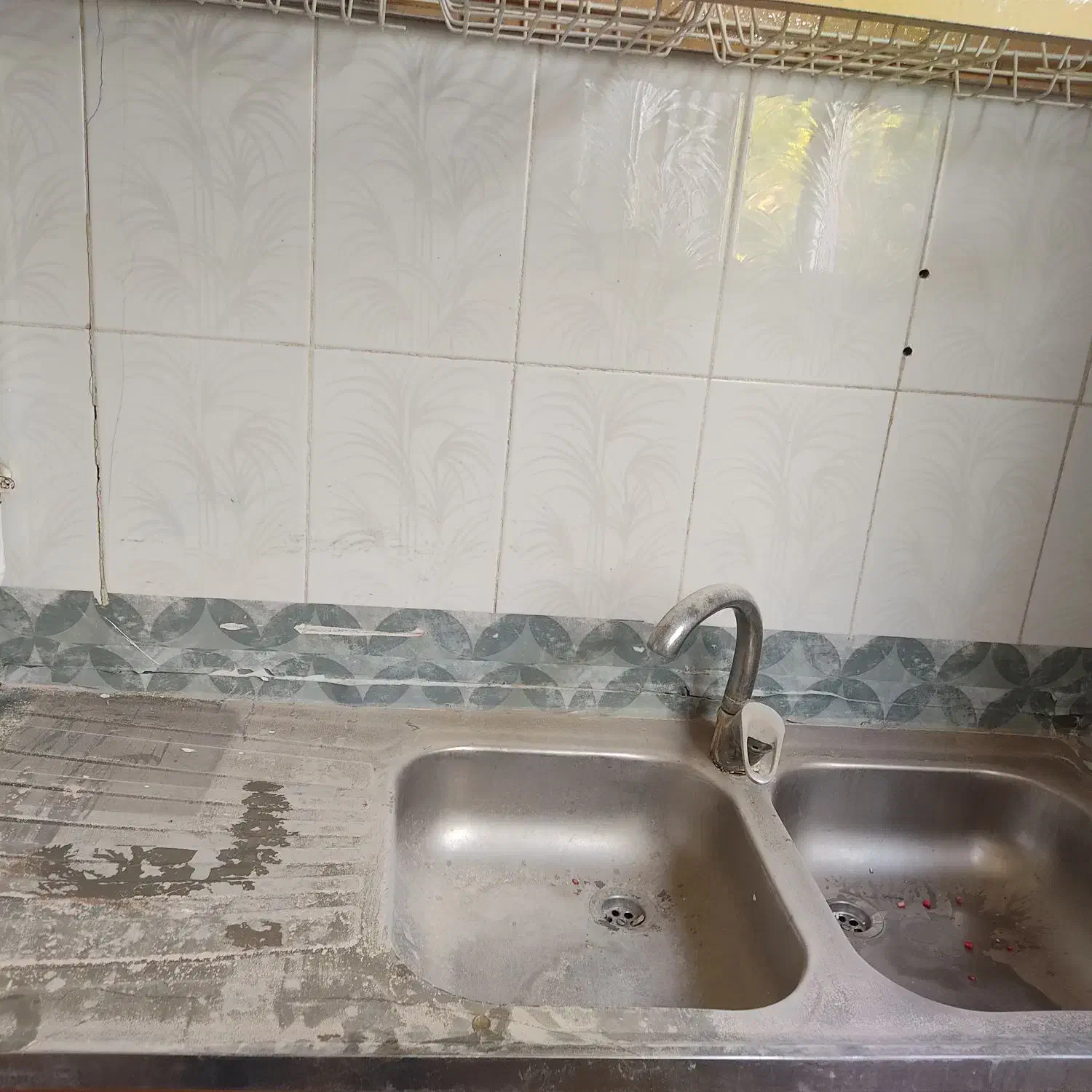 سینک ظرفشویی با شیر آب|مصالح و تجهیزات ساختمان|قروه, |دیوار