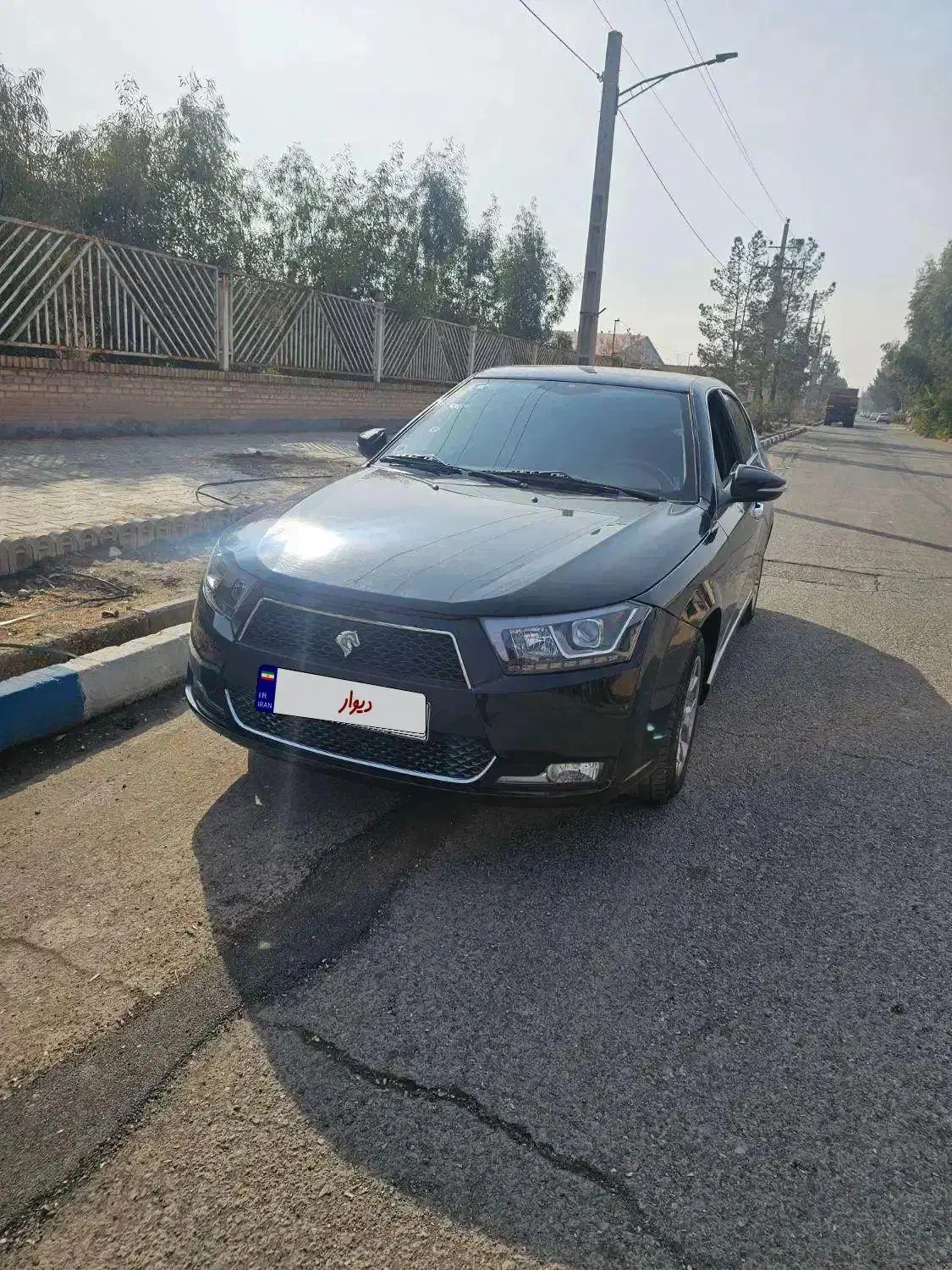 دنا ۴۰۲|خودرو سواری و وانت|قم, دروازه چوبی|دیوار