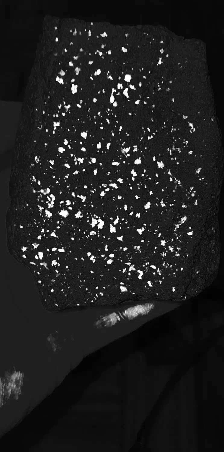 یک عدد شهاب سنگ با جذب آهنربا به فروش میرسد|جواهرات|رشت, لاکان|دیوار