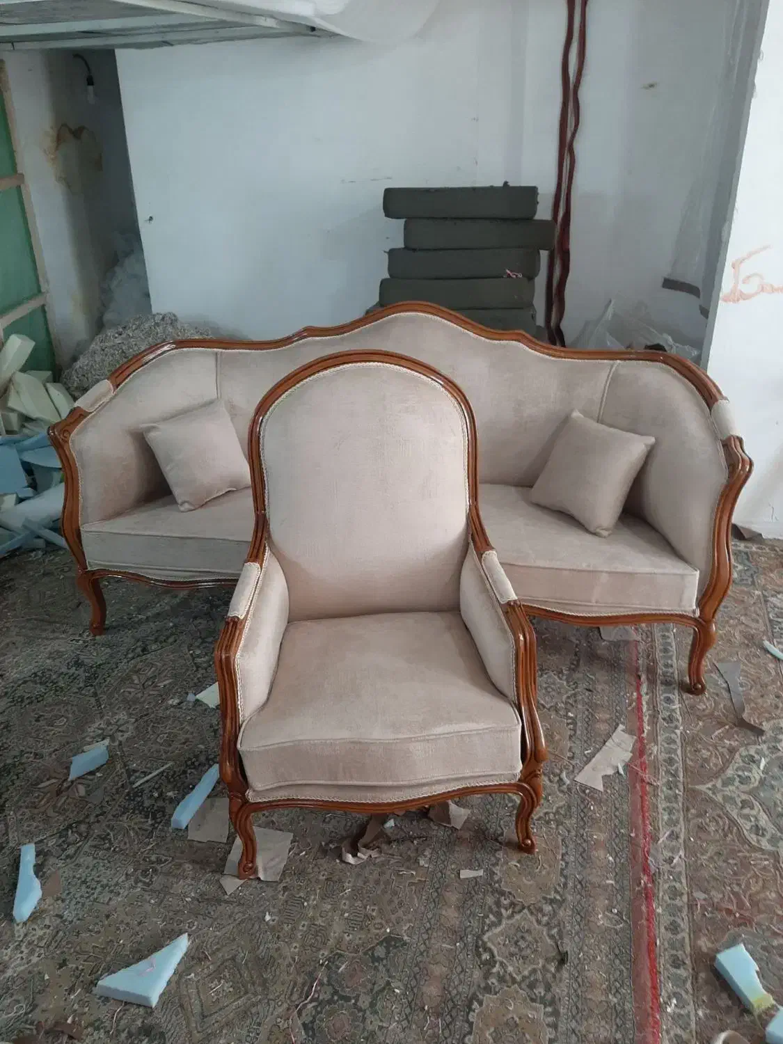 مبل راحتی کلاسیک سلطنتی ملایر|مبلمان خانگی و میز عسلی|اراک, |دیوار