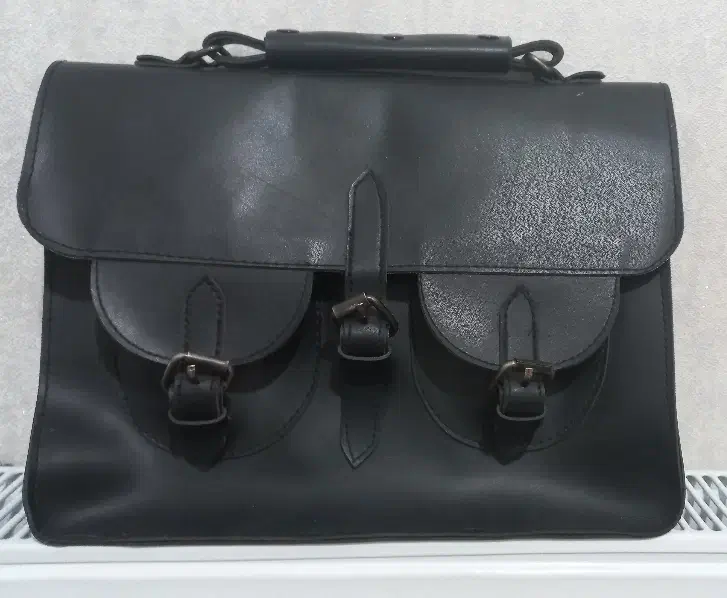 کیف چرم مشکی|کیف، کفش، کمربند|خوی, |دیوار