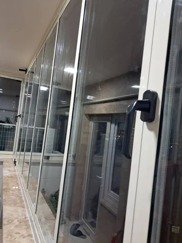 شیشه تاشو بالکنی تولید و مونتاژ و اجرا در گیلان|خدمات پیشه و مهارت|رشت, کوی یخ|دیوار