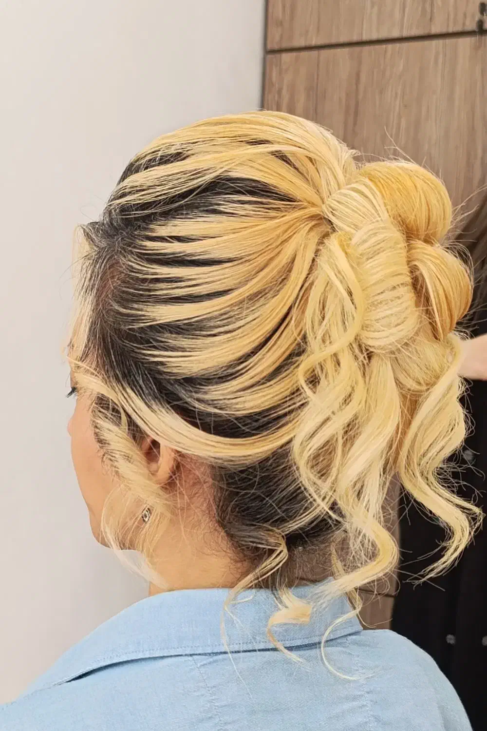 نیازمند مدل شنیون با پرداخت هزینه|خدمات آرایشگری و زیبایی|رشت, رشتیان|دیوار