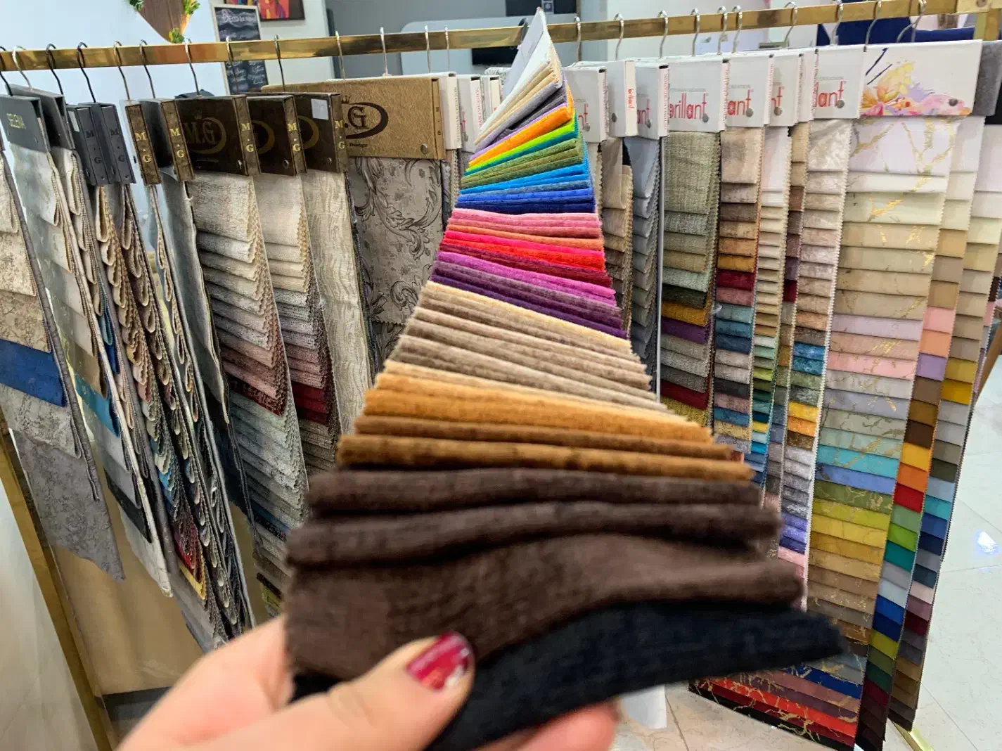 تمامی وسایل دکوراسیون خانه با اجرای خدمات رایگان|مبلمان خانگی و میز عسلی|گراش, |دیوار