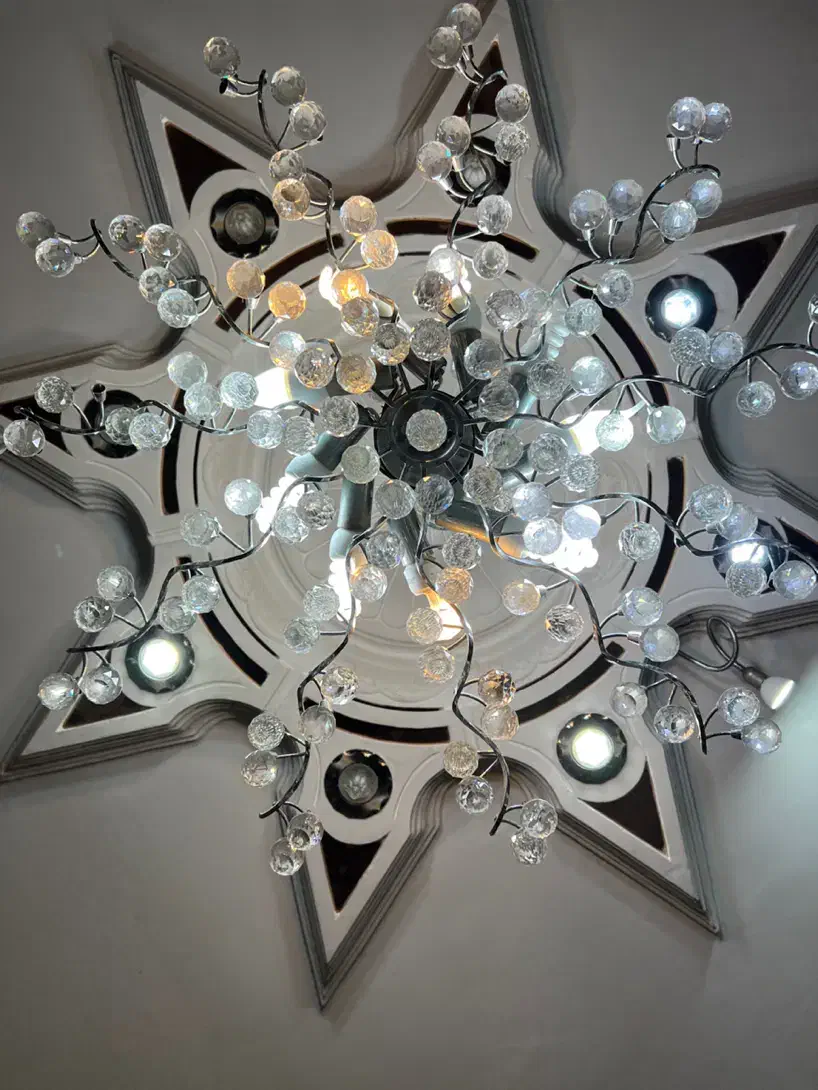 لوستر کریستال ۱۲ شاخه بزرگ و کوچک|لوستر و چراغ آویز|رشت, چله خانه|دیوار